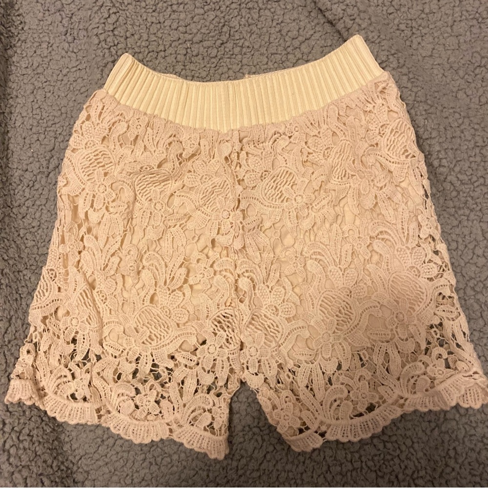 Lace shorts in ivory/cream, xxs